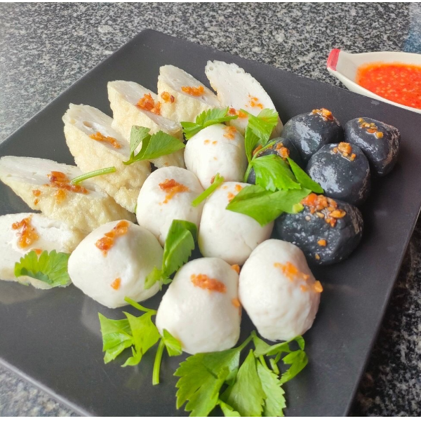 ชุดรวม เก็จมุกดา (ลูกชิ้นปลา+ลูกชิ้นปลา(หมึกดำ)+ฮือก๊วย) 1,000 กรัม