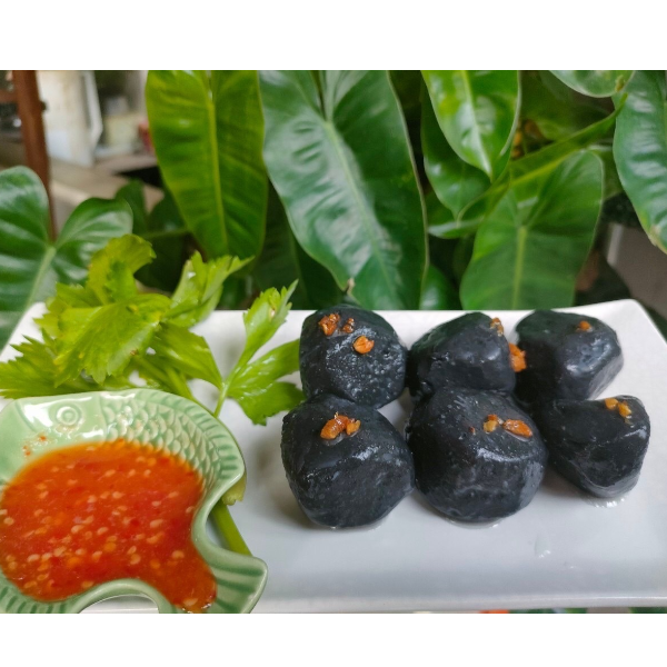 ลูกชิ้นปลาเก็จมุกดา ลูกชิ้นปลา(หมึกดำ)  ลูกใหญ่ เคี้ยวเต็มคำ 500 กรัม